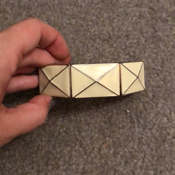 Stretchy white and gold chunky bracelet - Picture 3 of 3